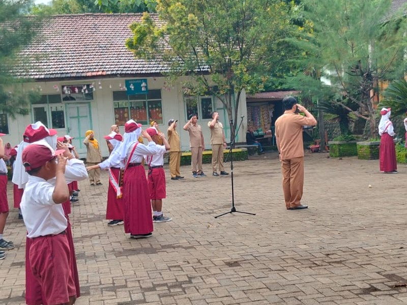 Upacara Bendera Hari Senin (Awal Masuk Sekolah di Semester 2 TA. 2025-2026)